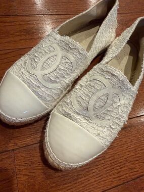 CHANEL Cream Tweed Espadrille Slip-Ons with Leather Cap Toe